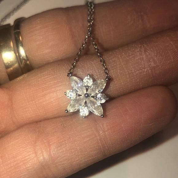 STERLING Silver & Clear Cz Stone Flower / Star / Snowflake Necklace 18” + 2” - Picture 4 of 7